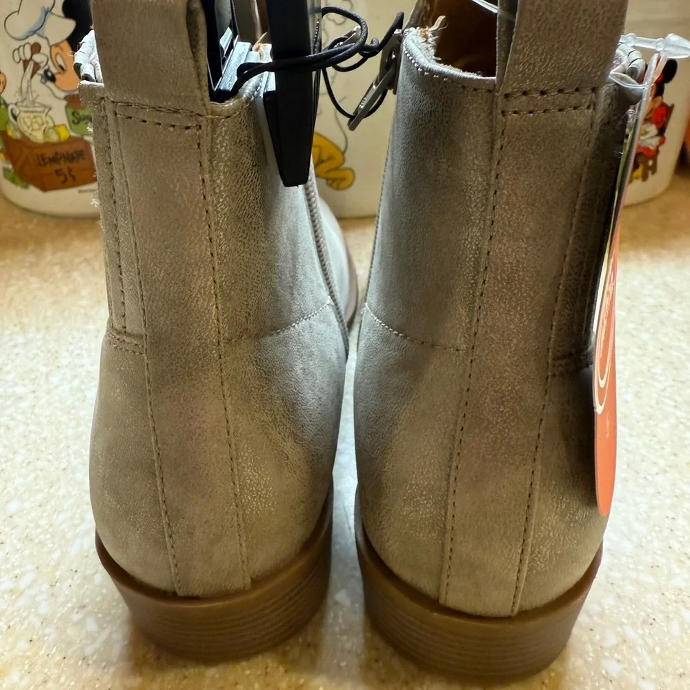 Youth Sz 6 Ankle Boots Side Zip Silver Toupee Shoes Wonder Nation Brand New